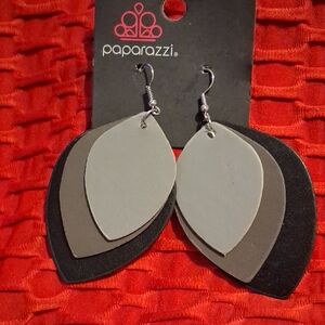 Paparazzi Triple Leaf Earrings - Black And Gray